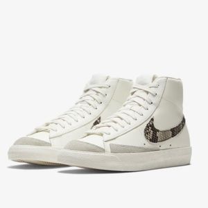 NEW Nike Women’s Blazer Mid 77